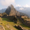 PA047556 Machu Picchu Plaza central Grupo de las Tres Portadas Huayna Picchu128x128